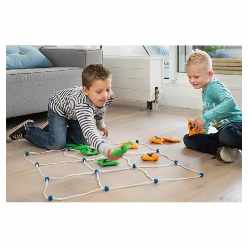 Two young boys playing with Buitenspeel Noughts and Crosses on the floor.