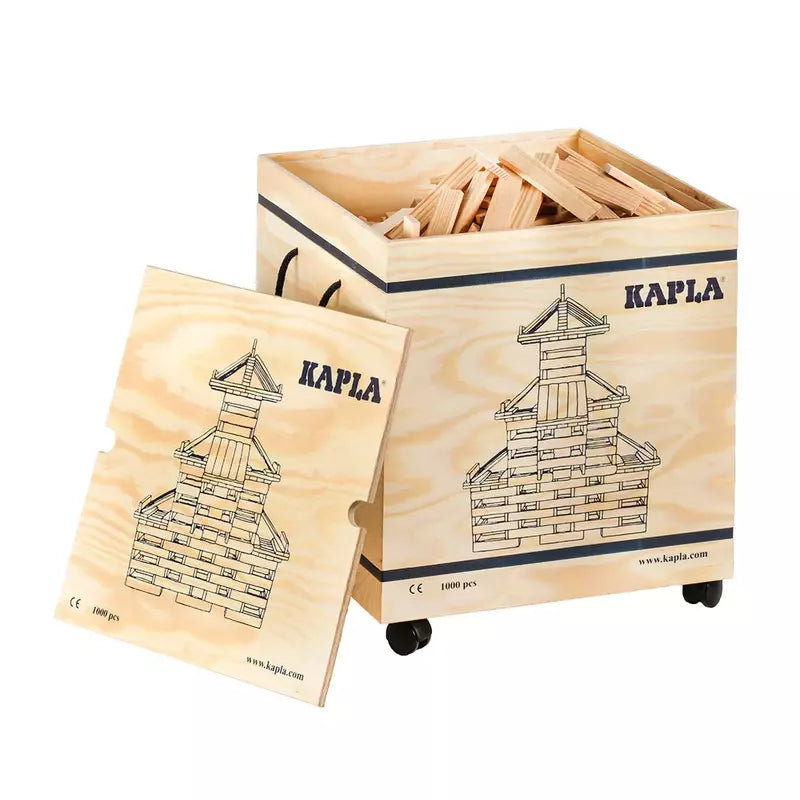 A wooden storage box on wheels filled with KAPLA® Construction 1000 Planks in Wooden Box, beside it a KAPLA construction diagram of a tiered structure.