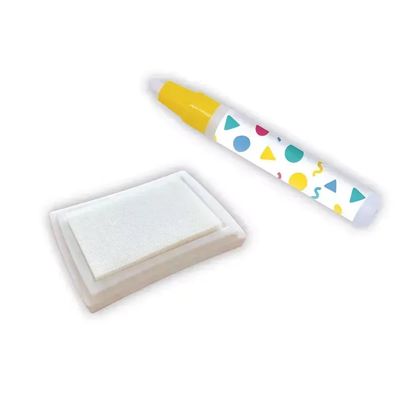 The Janod 2 Years - Magic Felt, a vibrant marker adorned with geometric shapes and capped in yellow, lies next to a white rectangular eraser on a pristine white background.