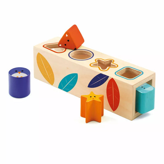 A Djeco BoitaBasic set with a wooden box and two wooden shapes..